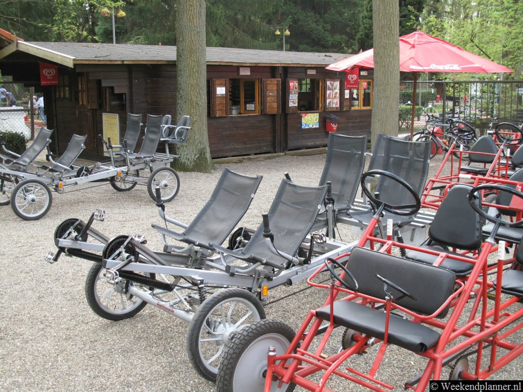 Aan de rand van de Oisterwijkse Bossen en Vennen ligt het recreatiebedrijf Piet Plezier. Bij Piet Plezier kun je fietsen en trapkarren huren om daarmee het natuurgebied te verkennen. 